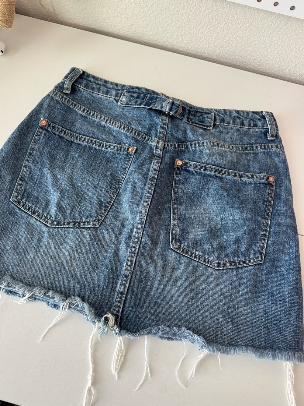We The Free Blue Denim Cinch Back Adjustable Waist Mini Skirt Size 27
